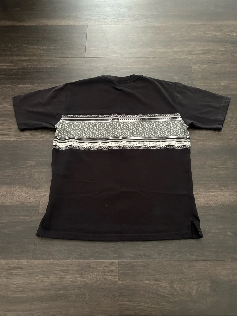 Vintage Y2K Black Guess 3D Knit Pattern Tshirt Size L - Picture 3 of 5